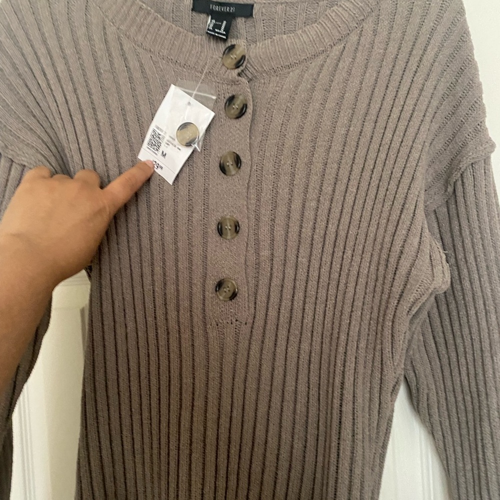 Forever 21 brand new dress with tag! Slit on side , size medium.